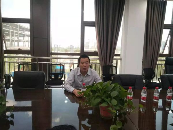 楊東虎主持召開(kāi)平?jīng)鰡⒑轿磥?lái)入駐項目建設問(wèn)題協(xié)調會(huì )(圖1)