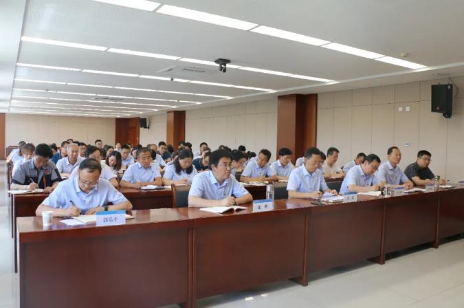 市政府國資委黨委委員、副主任邊疆到泓源公司講黨課(圖3)