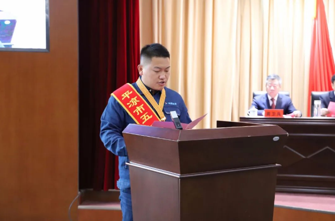 喜報！市產(chǎn)投集團員工楊李榮獲2022年平?jīng)鍪形逡粍趧?dòng)獎?wù)?圖2)